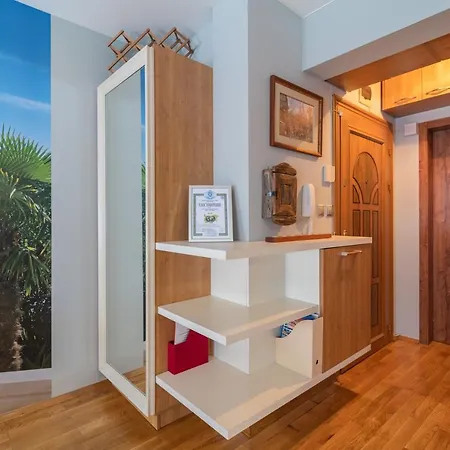 Colorful Oasis - Central 1-bedroom Flat In Апартаменты