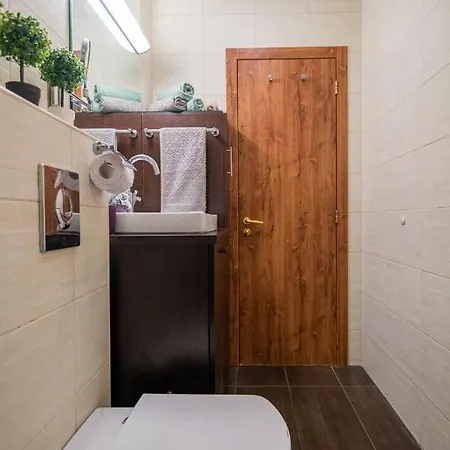 Colorful Oasis - Central 1-bedroom Flat In Апартаменты *