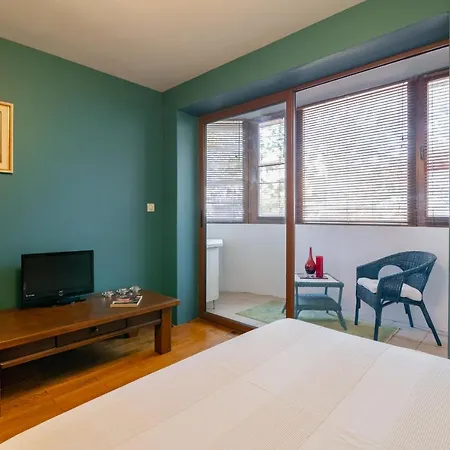 Colorful Oasis - Central 1-bedroom Flat In Апартаменты Варна