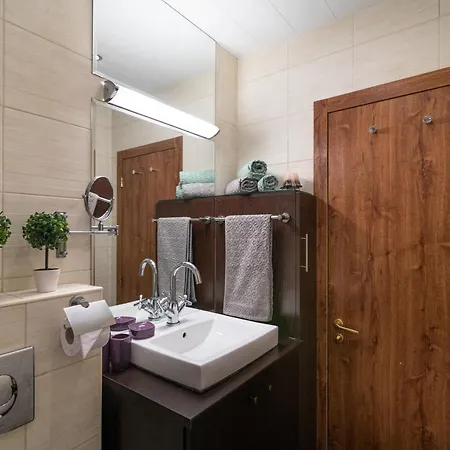 Colorful Oasis - Central 1-bedroom Flat In * Варна