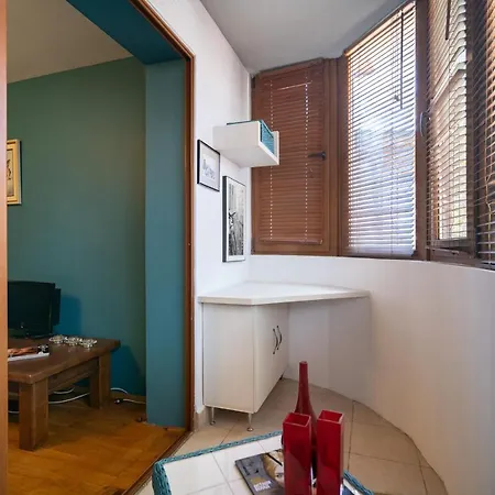 Colorful Oasis - Central 1-bedroom Flat In * Варна