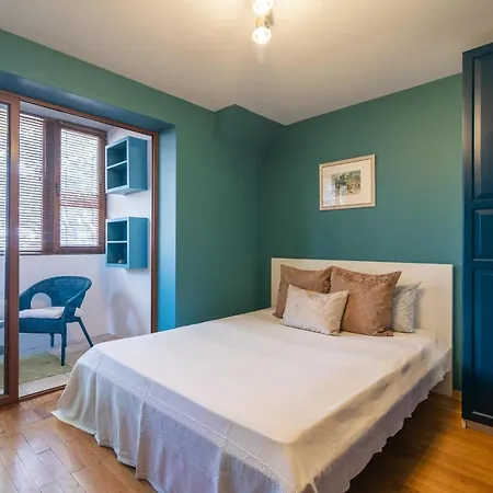 Colorful Oasis - Central 1-bedroom Flat In Apartamento