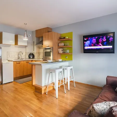 Colorful Oasis - Central 1-bedroom Flat In Apartamento